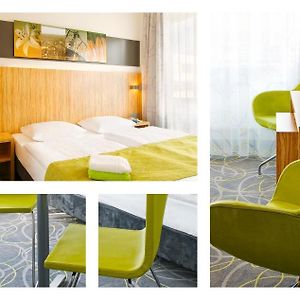 Zimmer mit Kingsize-Bett